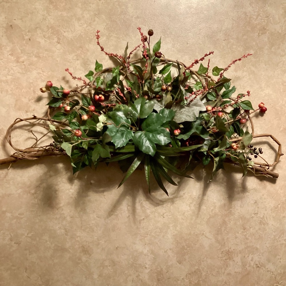 Artificial Greenery Ivy Floral Grapevine Wooden Wall Decor